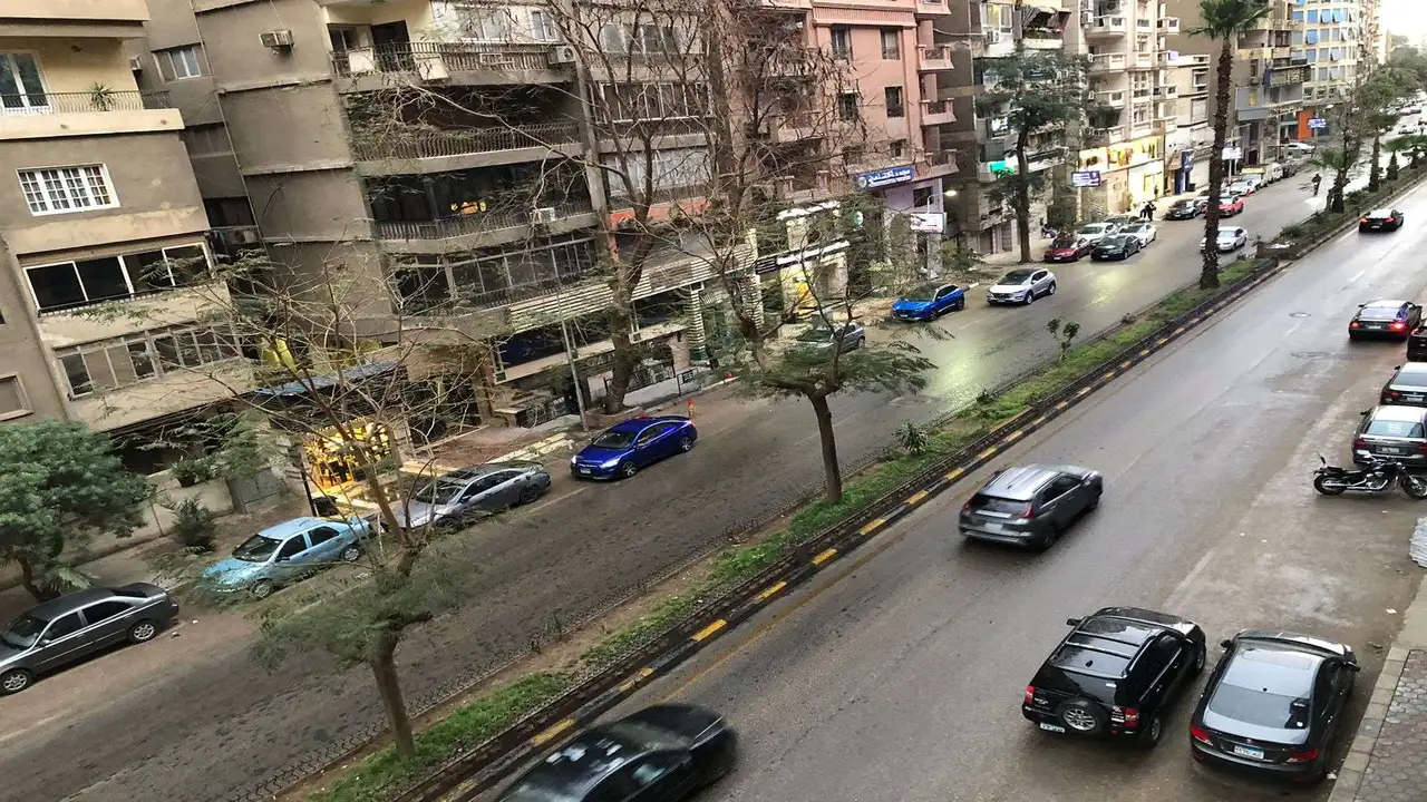 أمطار متفرقة تضرب الجيزة وسط تحذيرات من استمرار موجة الطقس غير المستقرة
